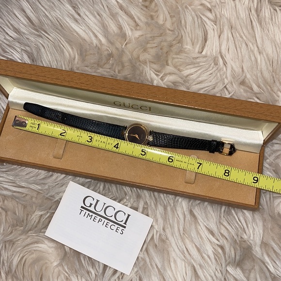 Vintage Ladies Gucci 4500 L Watch - Picture 6 of 9